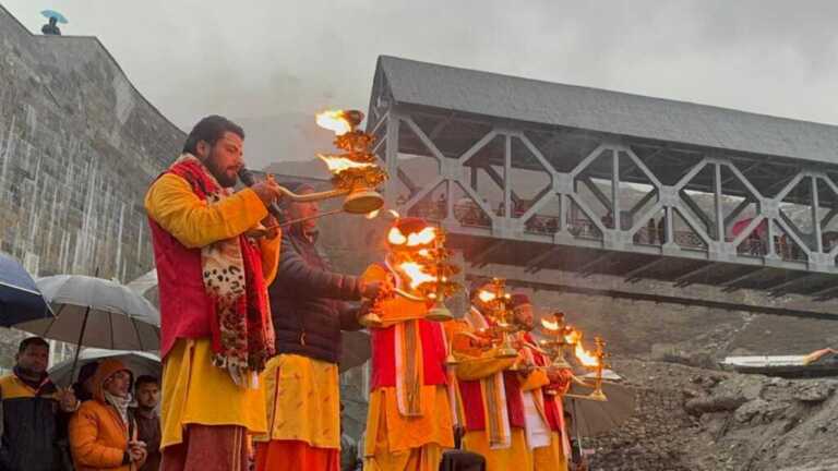 श्री केदारनाथ धाम यात्रा 2025 श्री केदारनाथ धाम में 2013 के बाद से मंदाकिनी – श्री गंगा आरती हुई शुरू