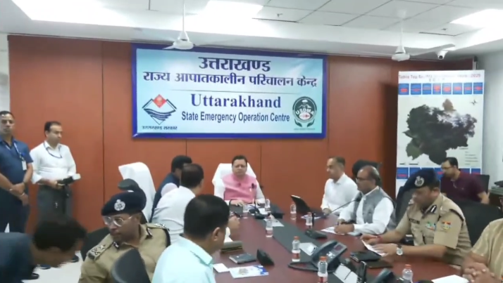 मुख्यमंत्री पुष्कर सिंह धामी उत्तराखंड राज्य आपातकालीन परिचालन केंद्र पहुंचे