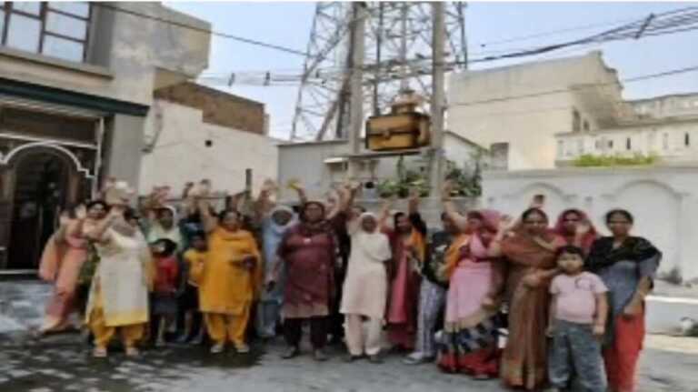 फ्रंटफुट पर जिला प्रशासन, दर्जनों मोबाईल टावर सील, एक बाद एक बड़े एक्शन