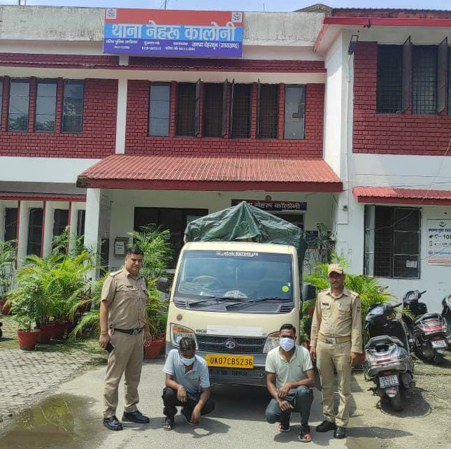 बीच सड़क पर गुंडई दिखाने वालों को दून पुलिस ने सिखाया कानून का पाठ