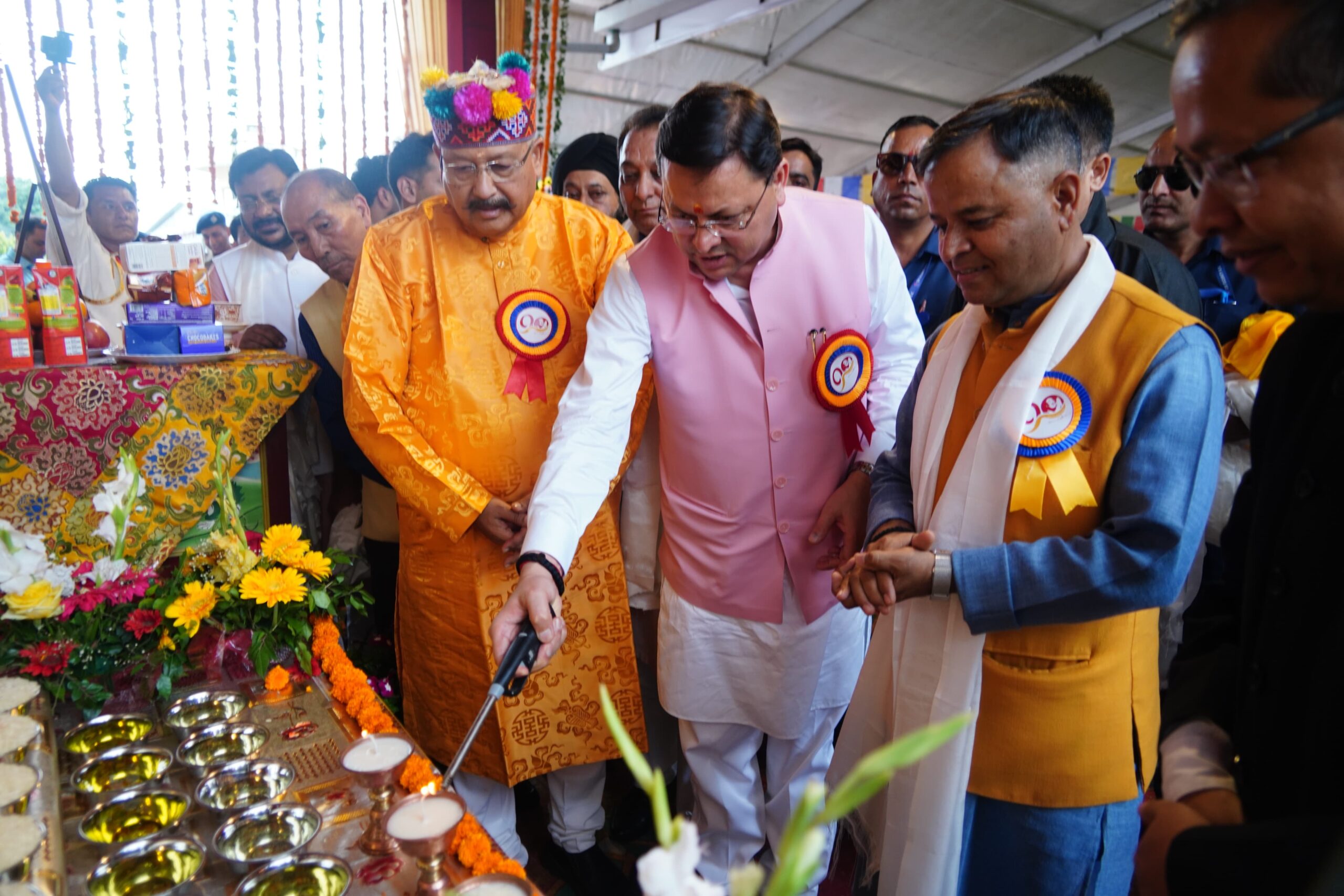 दलाई लामा के 90वें जन्मदिवस पर सीएम धामी ने बधाई दी, बुद्धा टेंपल मार्ग चौड़ीकरण व श्मशान घाट टिन शेड का ऐलान