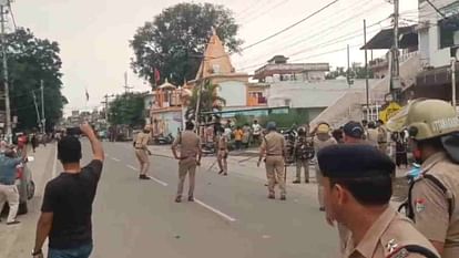 नाबालिग की मौत; लोगों का प्रदर्शन, चूड़ियां फेंकने से गरमाया माहौल, पथराव पर पुलिस ने भांजी लाठियां