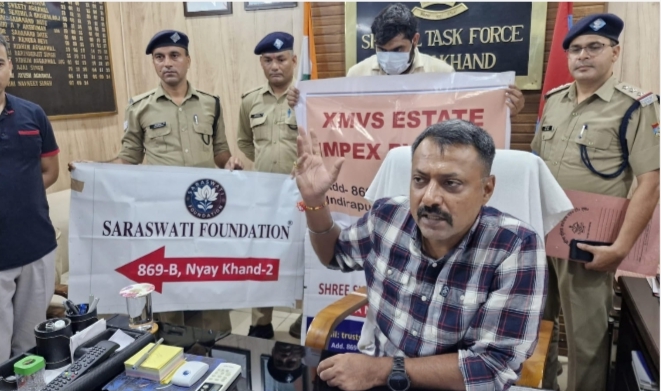 एसटीएफ की कार्रवाई में फर्जी दस्तावेज, बैंक चेकबुक, पैन-आधार कार्ड और मोबाइल बरामद