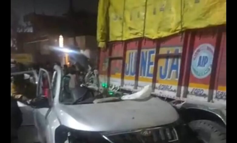 ऋषिकेश में भीषण सड़क हादसा, ट्रक से टकराई एक्सयूवी के परखच्चे उड़े, 04 युवकों की मौत