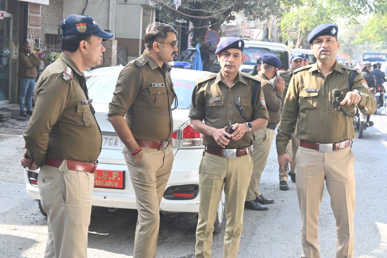 सड़क सुरक्षा – जीवन रक्षा“ के मूल मंत्र को चरित्रार्थ करती दून पुलिस