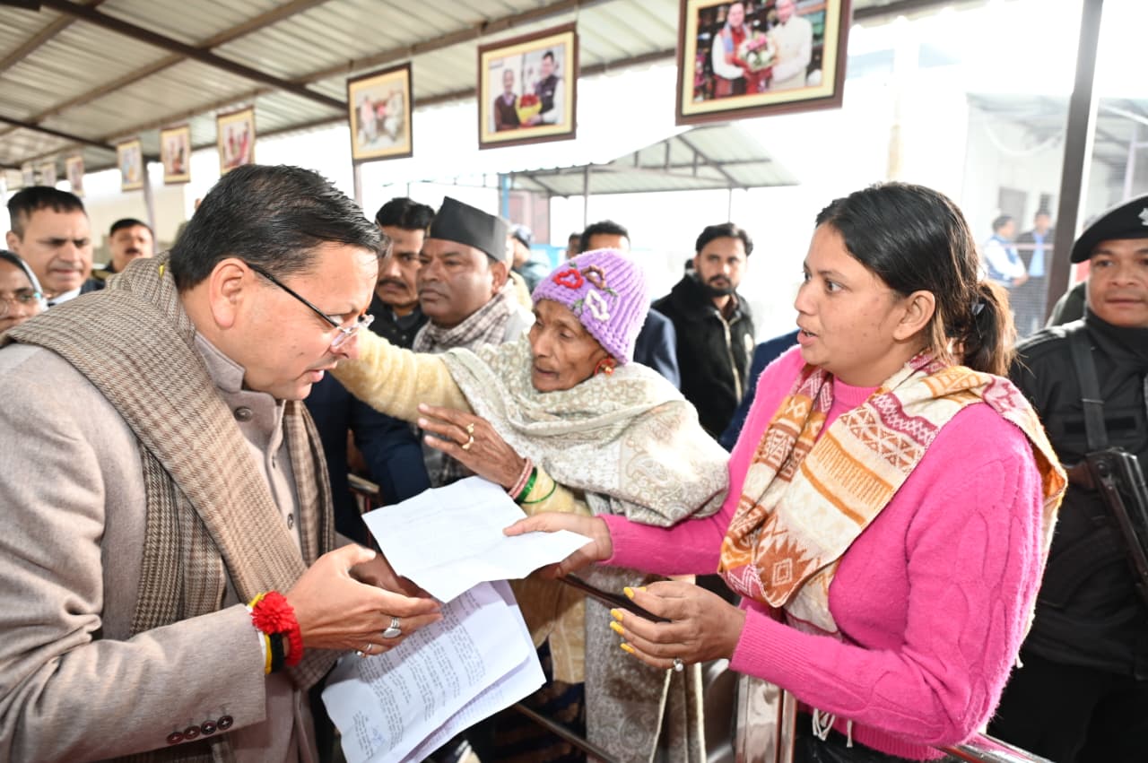 खटीमा दौरे के दौरान सीएम धामी ने सुनीं जनसमस्याएं, शोक संतप्त परिवारों से की मुलाकात