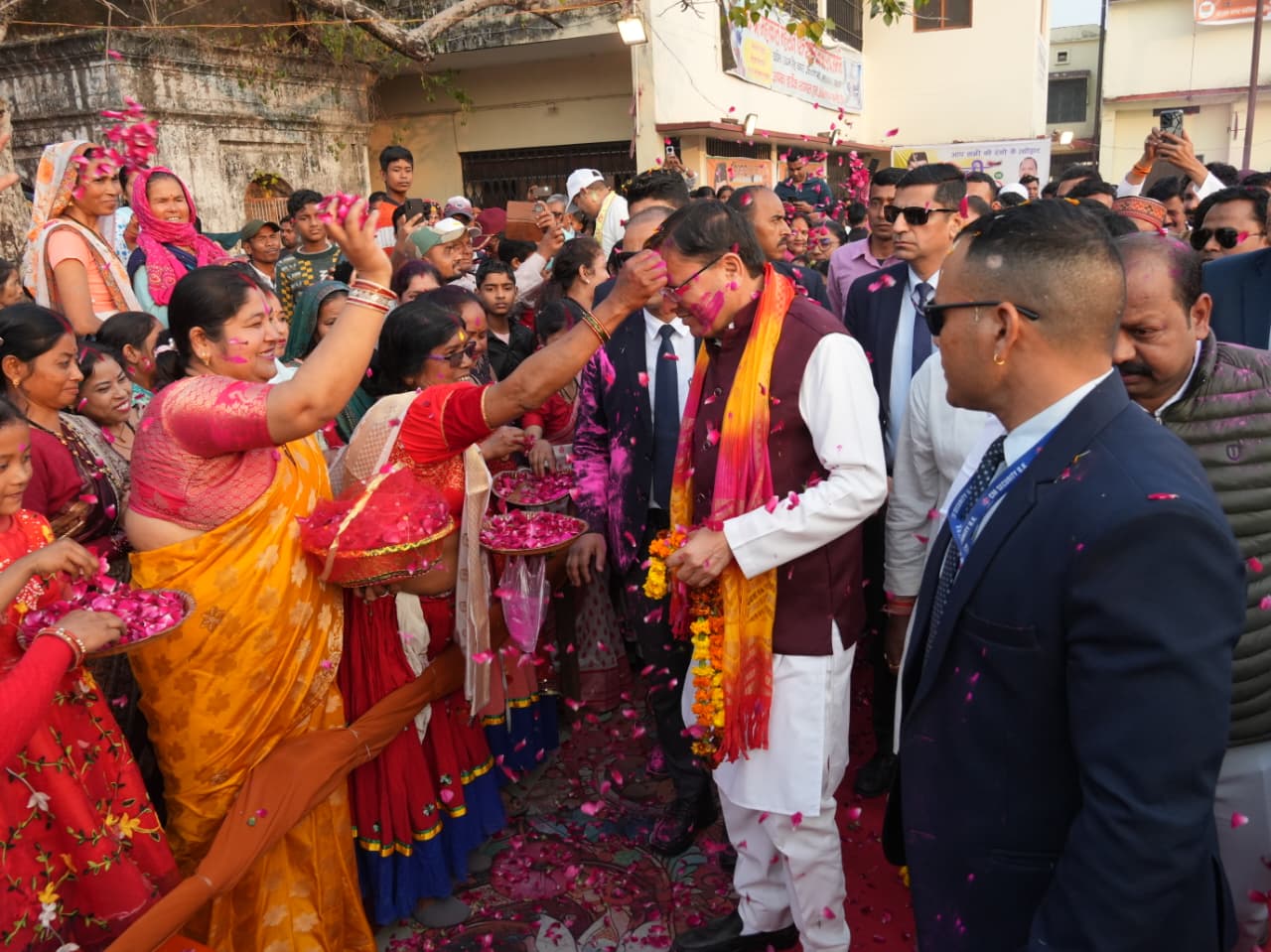 खटीमा होली मिलन समारोह में उमड़ा जनसैलाब, मुख्यमंत्री ने जनसमुदाय संग साझा की उत्सव की खुशियां