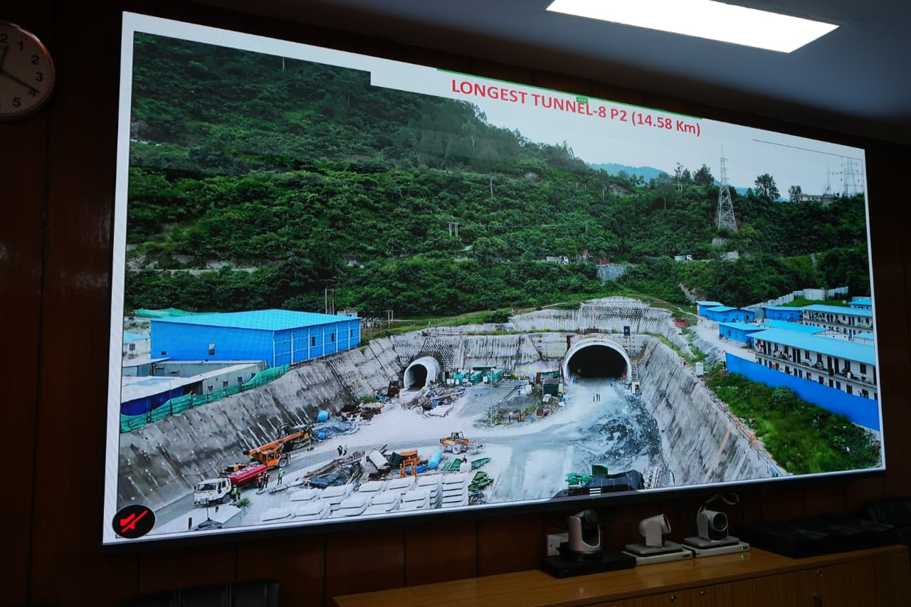 एस्केप टनल को समानांतर सड़कों ( पैरेलल रोड्स) के रूप में किया जाए विकसित : मुख्यमंत्री