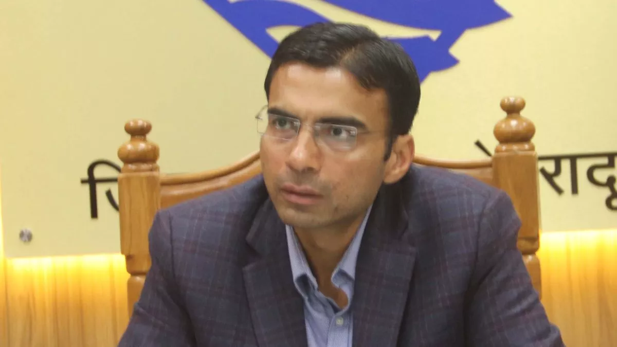 DM सविन बंसल सख्त, फीस वसूली पर लगेगी लगाम