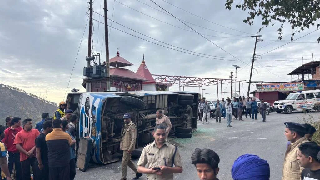 नैनीताल:केमू बस दुर्घटना, SDRF ने किया रेस्क्यू; 1 मृत, 7 घायल