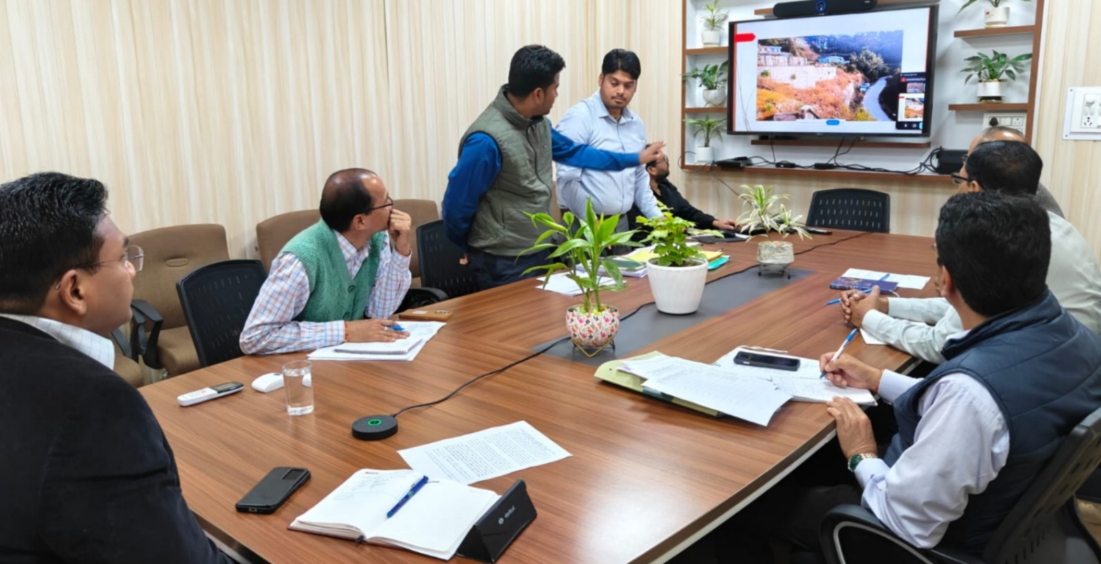 पुष्कर सिंह धामी के नेतृत्व में चमियाला पार्किंग व डीडीहाट टैक्सी स्टैंड पर फोकस, समयबद्ध पूर्णता पर जोर