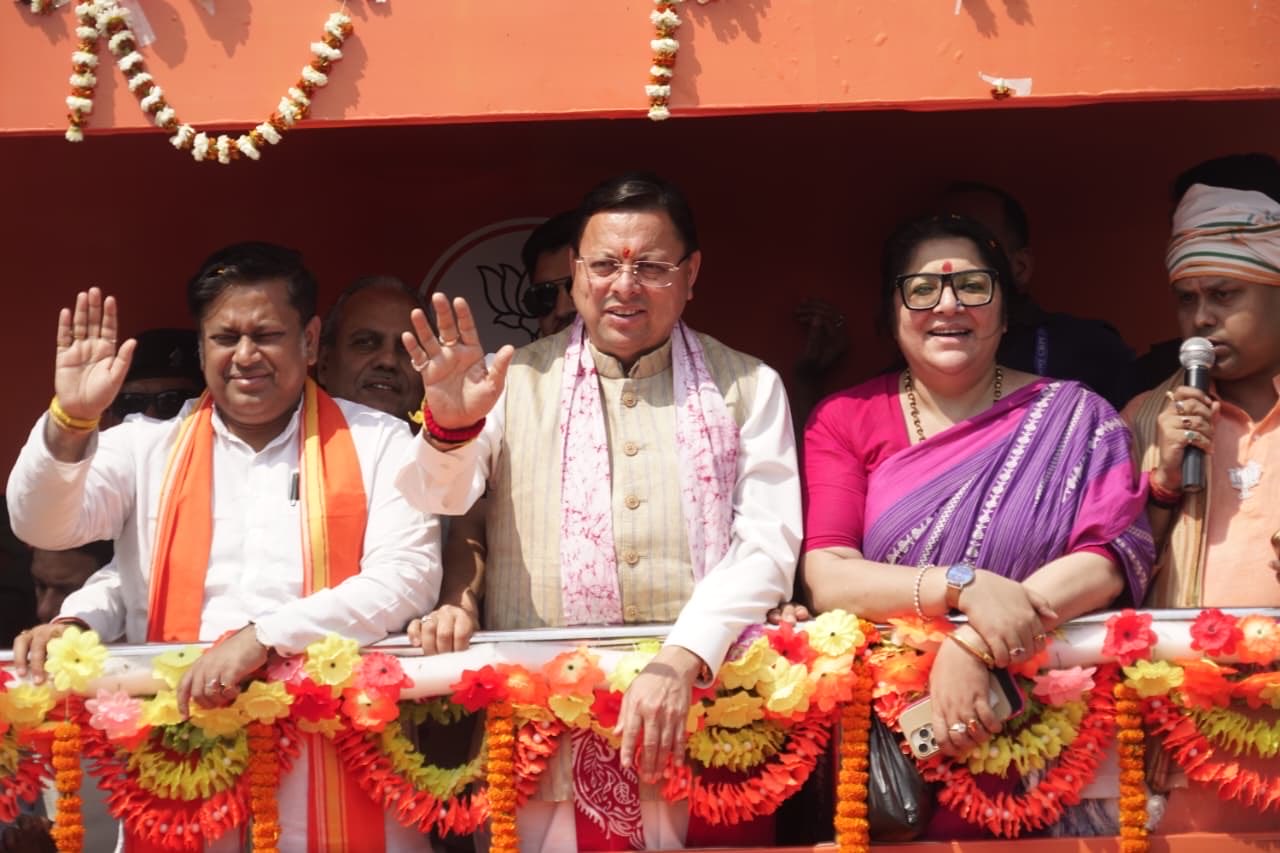 पश्चिम बंगाल में दहाड़े उत्तराखंड के धाकड़ धामी