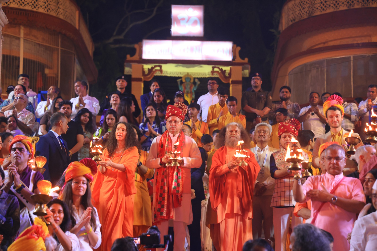 ऋषिकेश के अंतर्राष्ट्रीय योग महोत्सव में पहुंचे CM धामी, योग को बताया आत्मिक संतुलन का विज्ञान