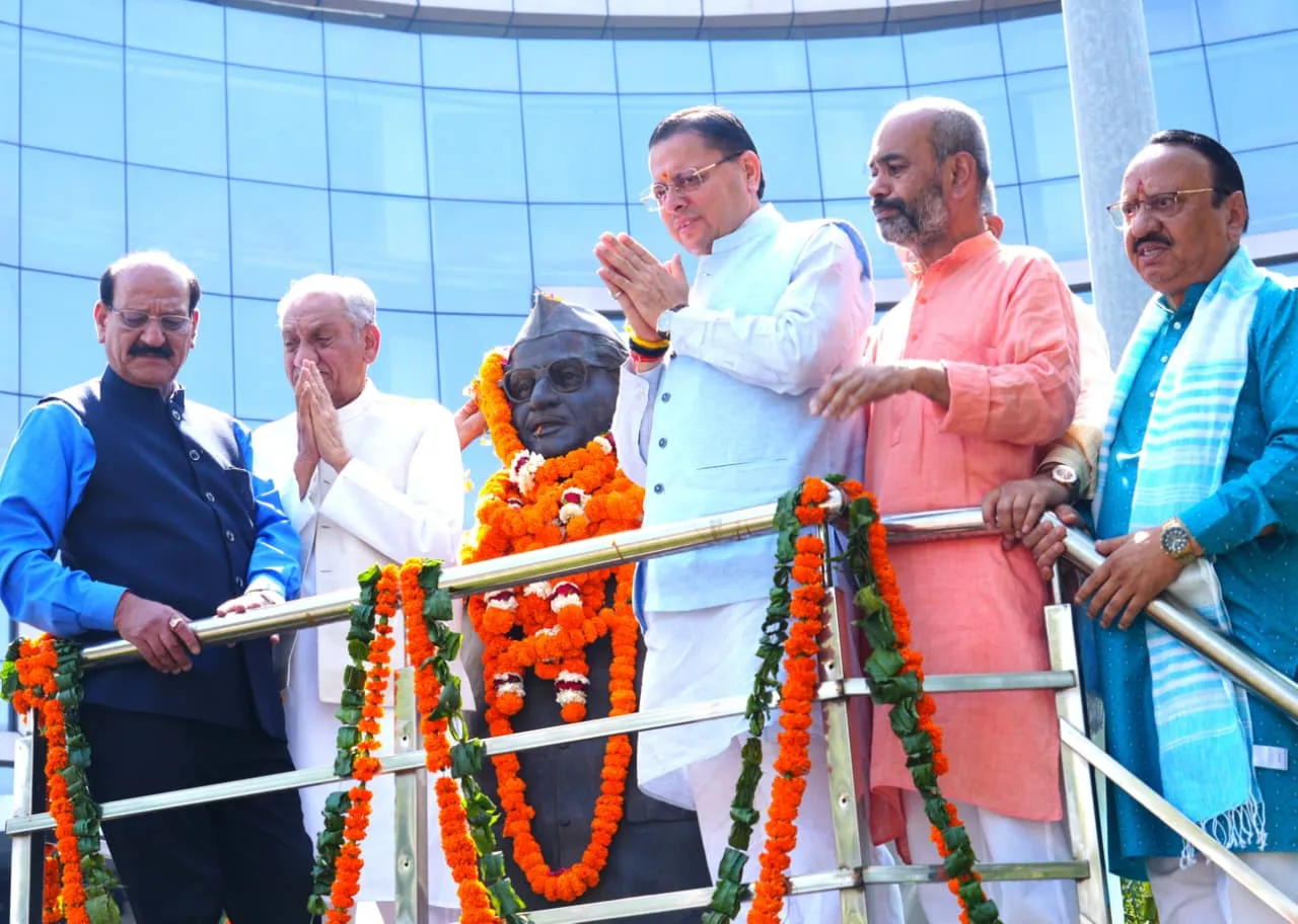 हेमवती नंदन बहुगुणा जयंती पर CM धामी ने दी श्रद्धांजलि