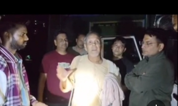 जंगल में फंसे दो लोगों का रेस्क्यू, 4 घंटे बाद बचाई जान