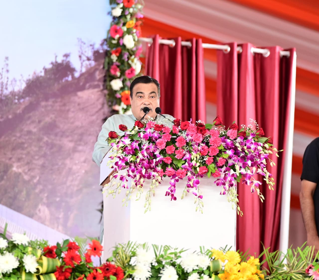 दिल्ली-दून कॉरिडोर से उत्तराखंड को मिलेगी नई रफ्तार: गडकरी