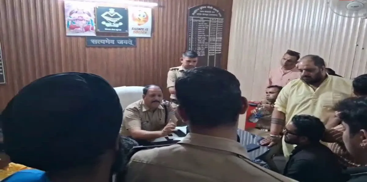 देहरादून में युवक ने पुलिस पर मारपीट का लगाया आरोप, थाने में हंगामे के बाद बढ़ा विवाद