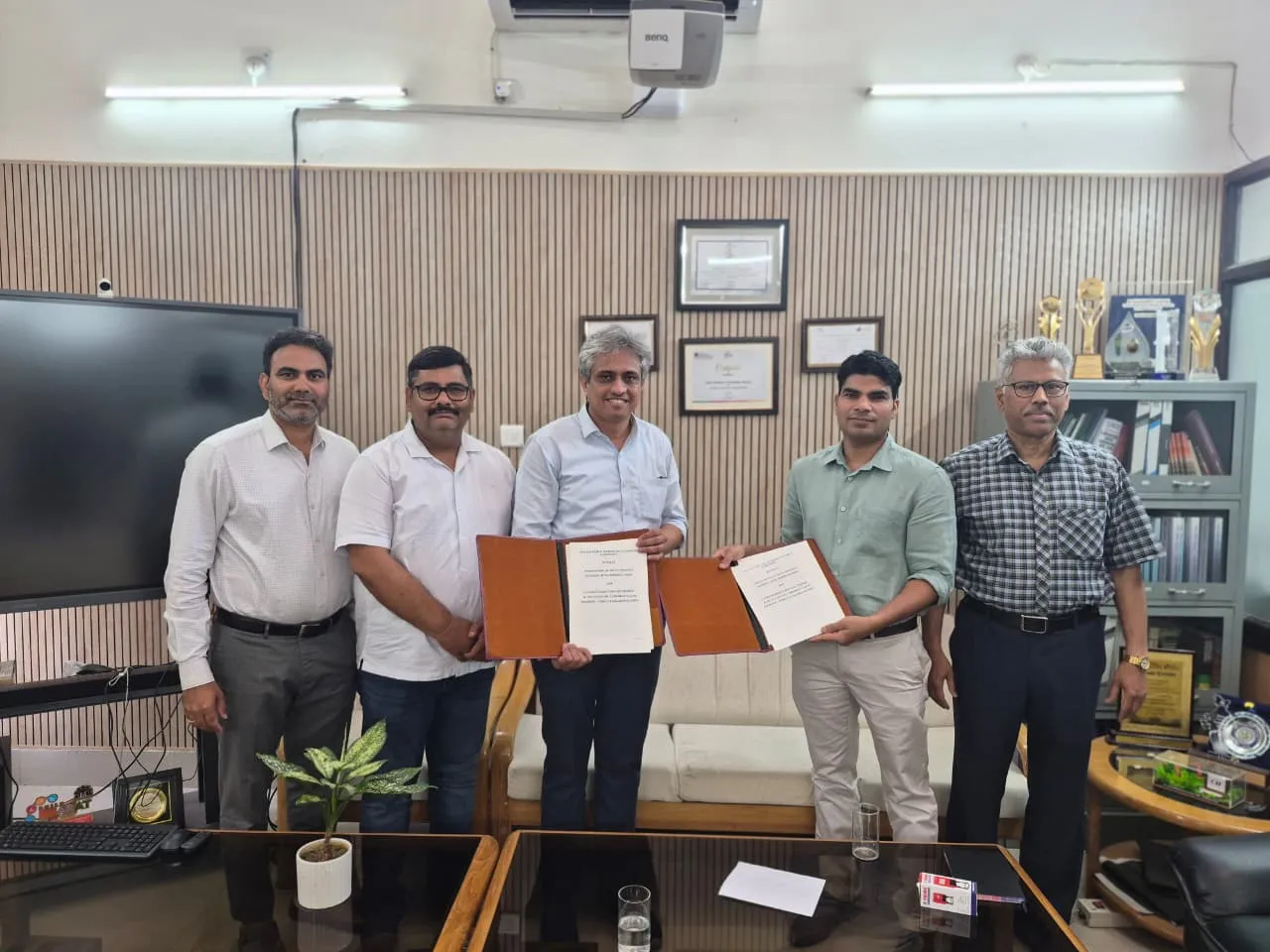 स्वदेशी बैटरी प्रौद्योगिकी विकास को गति देने के लिए उद्योग–शैक्षणिक सहयोग