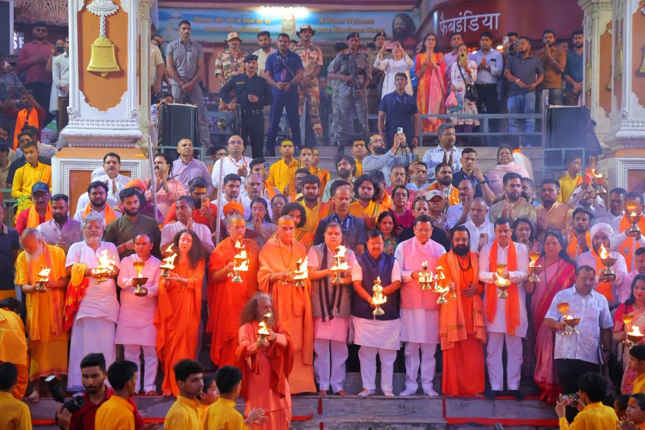गंगा आरती में शामिल हुए सीएम धामी और बीजेपी राष्ट्रीय अध्यक्ष नितिन नवीन