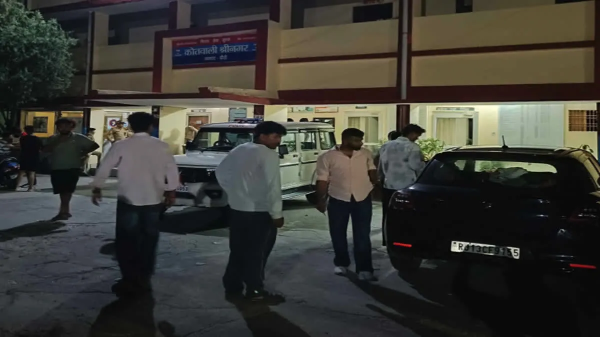 श्रीनगर में ओवरटेक को लेकर बवाल, स्थानीय युवकों और राजस्थान के यात्रियों में मारपीट; 10 हिरासत में