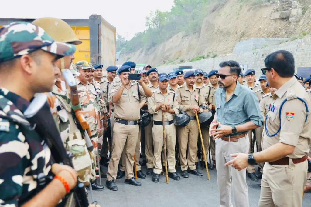 पांवटा साहिब सीमा पर हालात सामान्य, प्रशासन अलर्ट; निहंग प्रतिनिधियों से जारी है वार्ता