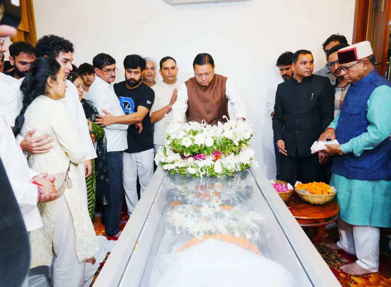 मुख्यमंत्री पुष्कर सिंह धामी ने स्वर्गीय जसपाल राणा को दी श्रद्धांजलि, परिजनों से मिलकर जताई शोक संवेदना