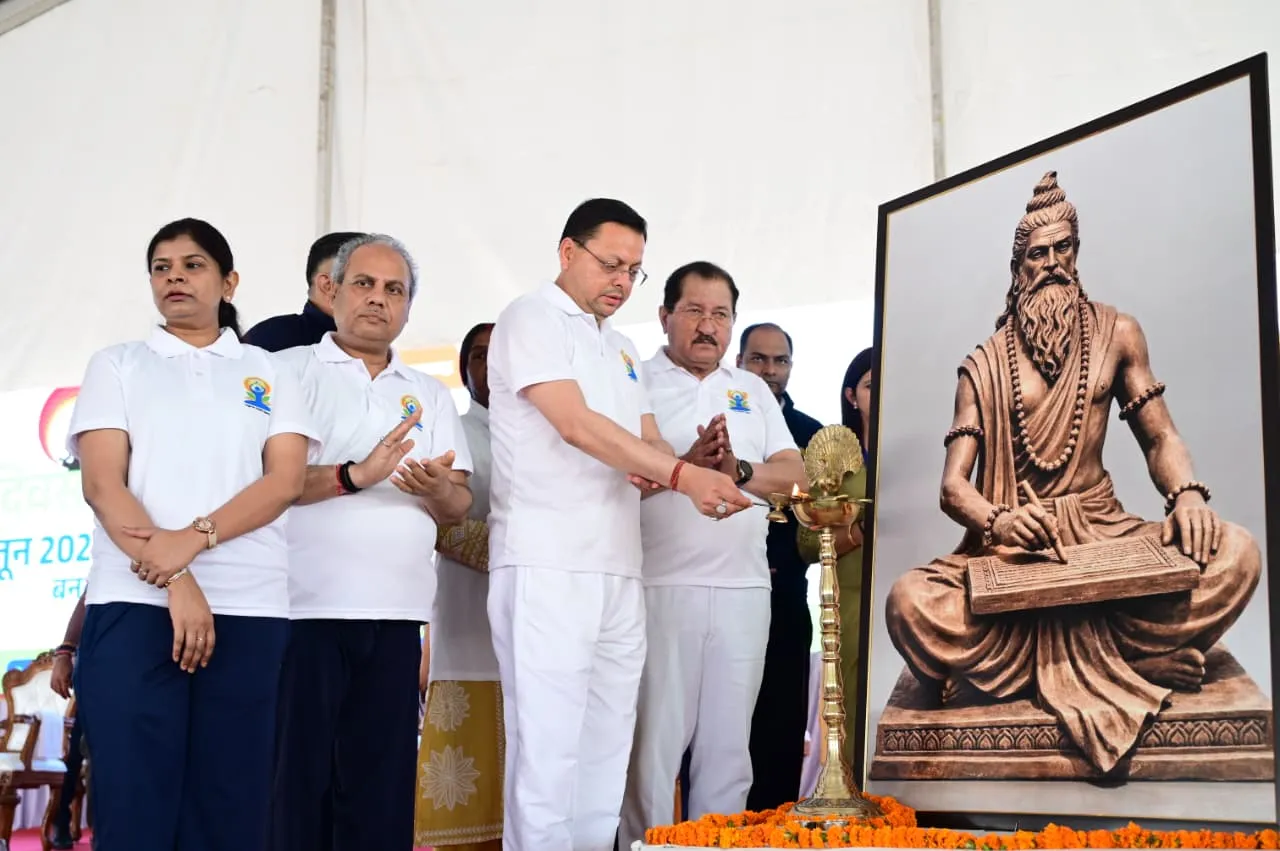 मुख्यमंत्री ने बनबसा में किया सामूहिक योगाभ्यास, योग को दैनिक जीवन का हिस्सा बनाने का किया आह्वान