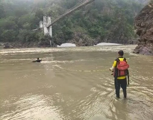 घर के बाहर खेलते समय लापता हुआ 4 वर्षीय मासूम, अगले दिन गदेरे में मिला शव