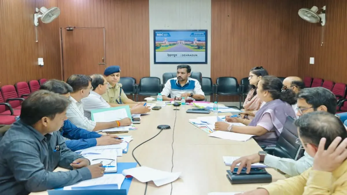 देहरादून में नशे के नेटवर्क पर ‘सर्जिकल स्ट्राइक’ की तैयारी, डीएम ने दिए हॉटस्पॉट चिन्हित करने के निर्देश