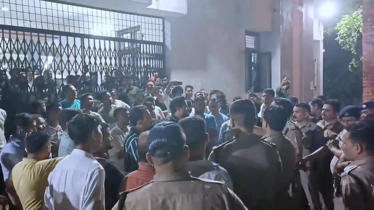 सितारगंज विजिलेंस कार्रवाई पर प्रदेशभर में विरोध, राजस्व कर्मचारियों का अनिश्चितकालीन कार्य बहिष्कार