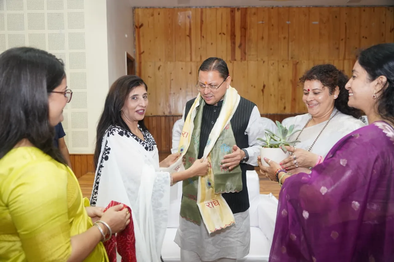 मुख्यमंत्री को मुख्य सेवक के रूप में सर्वाधिक कार्यकाल पूर्ण करने पर विभिन्न संगठनों ने दी बधाई