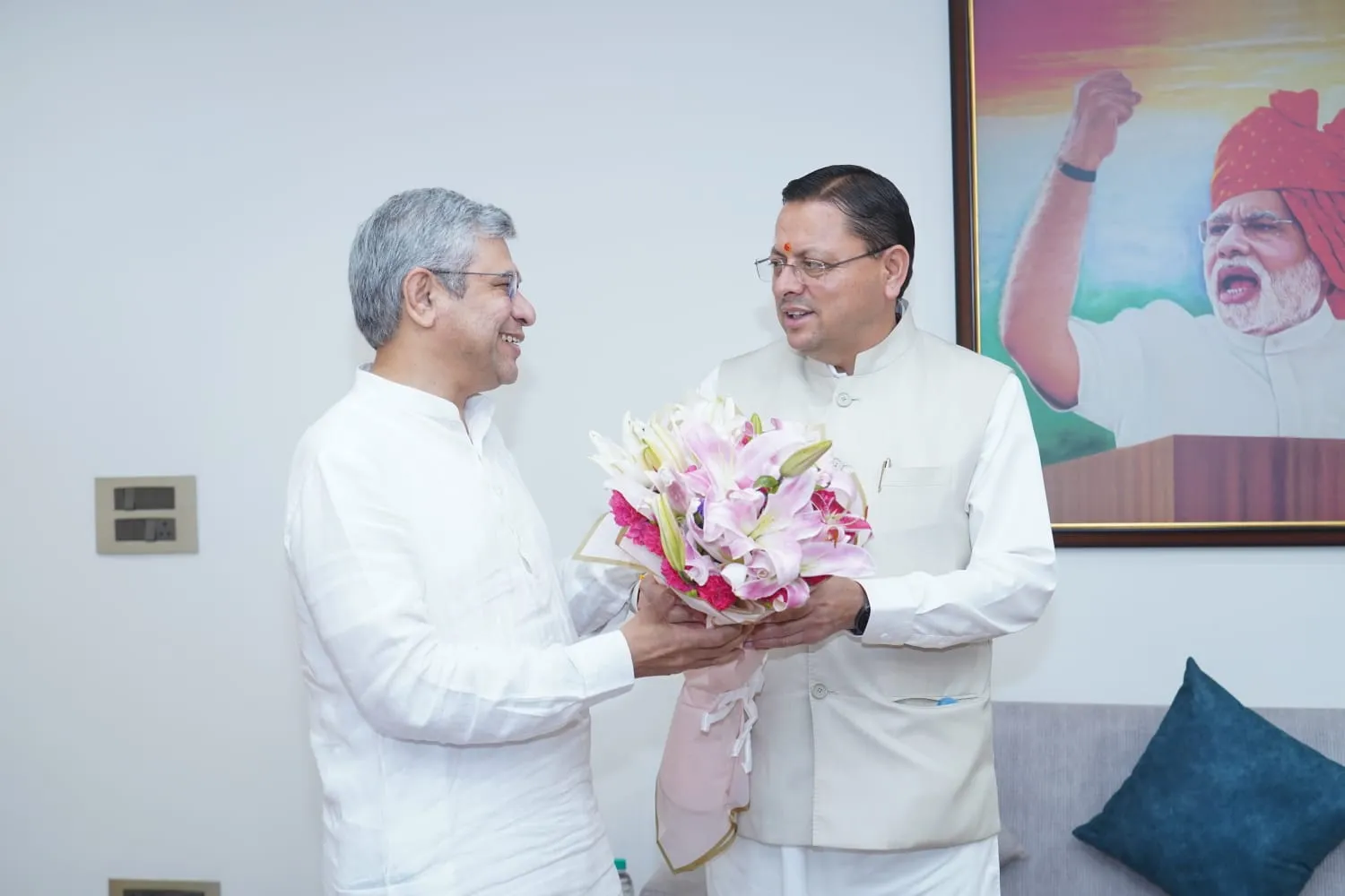 रेल नेटवर्क विस्तार को लेकर मुख्यमंत्री धामी की पहल, केंद्रीय रेल मंत्री ने प्रस्तावों पर सहमति जताई