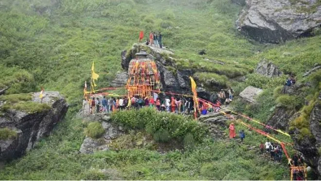 साल में सिर्फ एक दिन खुलता है चमोली का प्रसिद्ध मंदिर, 12 हजार फीट की ऊंचाई पर भगवान नारायण के हुए दर्शन