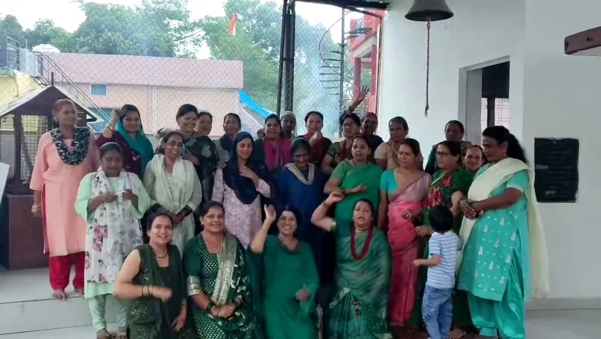 नशे के खिलाफ थानी गांव की महिलाओं ने संभाली कमान, शाम से आधी रात तक लाठी-डंडों से पहरा