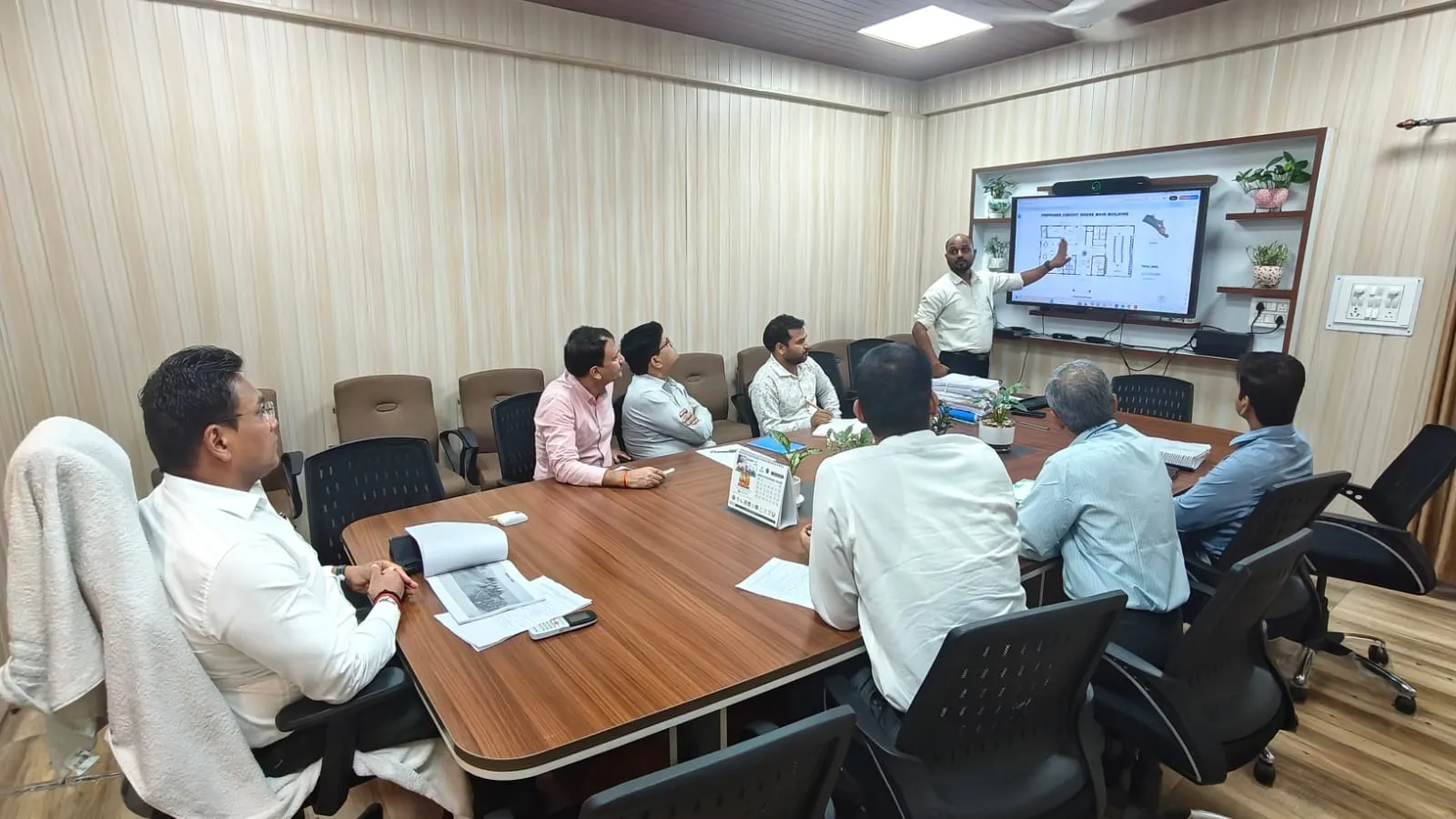 विकास कार्यों की समीक्षा में सख्त दिखी धामी सरकार, मास्टर प्लान से अवैध निर्माण तक कसा शिकंजा