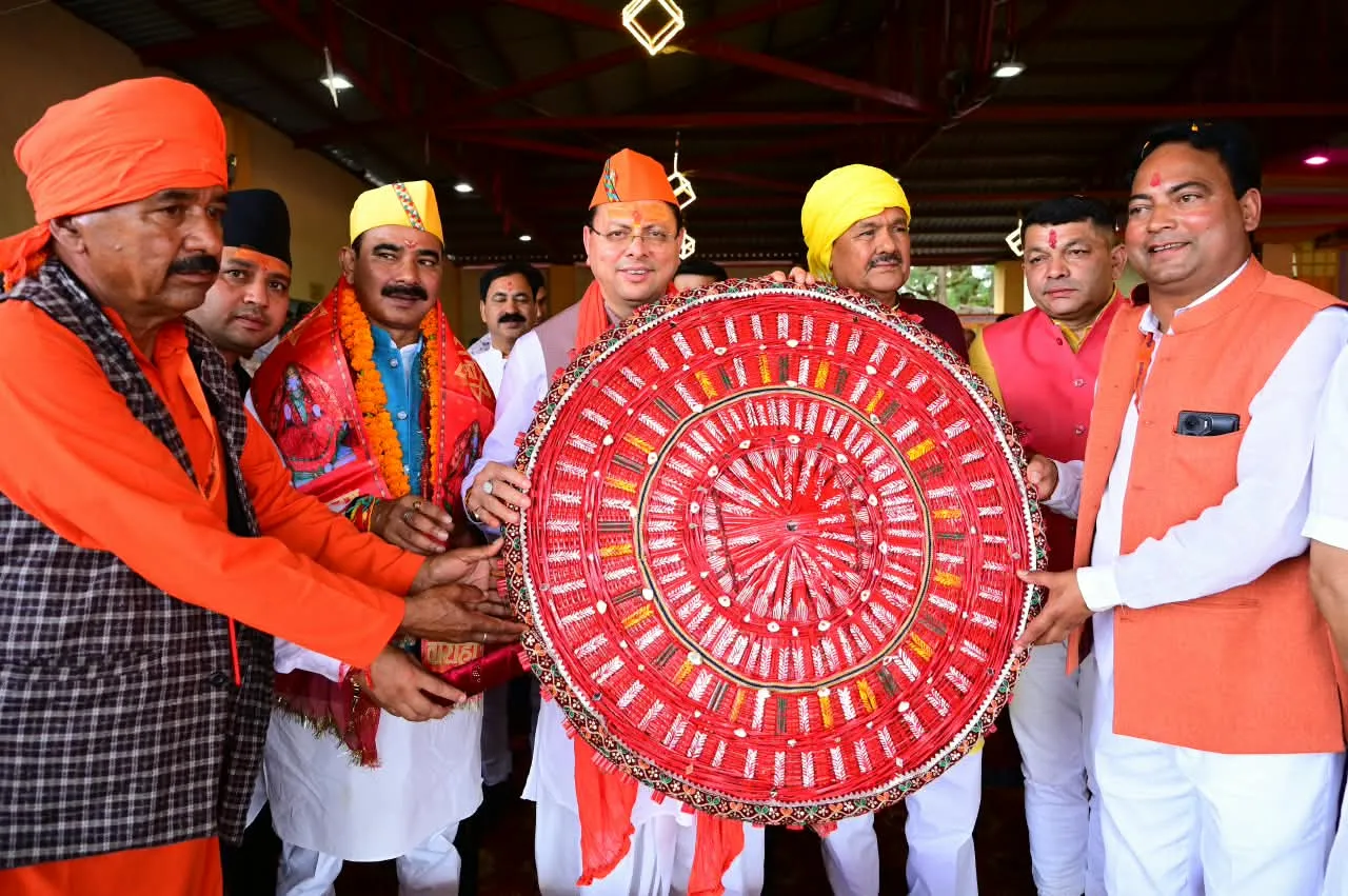 माँ वाराही के जयकारों से गूंजा देवीधुरा, मुख्यमंत्री धामी ने किए दर्शन; बग्वाल में उमड़ा आस्था का सैलाब