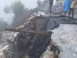 ब्रह्मसैण में बढ़ा भू-धंसाव का खतरा, सड़क के साथ भवन भी चपेट में आने की आशंका