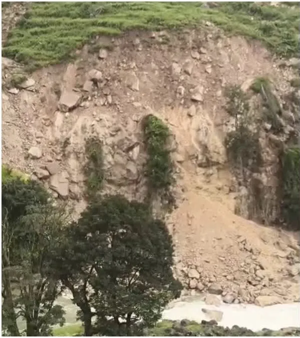 भिलंगना में मूसलाधार बारिश से भिगुन गांव में भूस्खलन का खतरा, मोटर मार्ग बंद