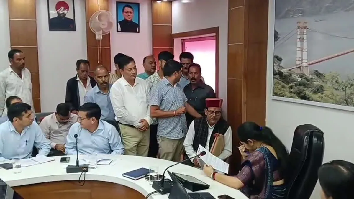 टिहरी के पनेथ गांव के 22 परिवारों को विस्थापन का इंतजार, भूमि-बिजली-पानी की सुविधाएं अधूरी