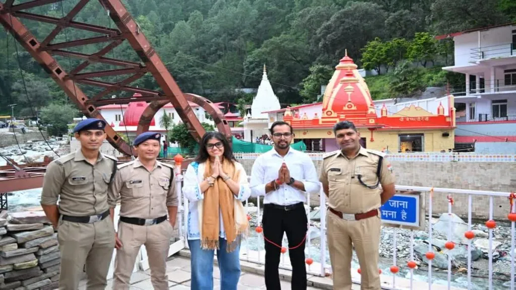 कैंची धाम पहुंचीं ‘हनुमान अंश’ की निर्माता अनुप्रिया नागर, बाबा नीब करौरी महाराज के किए दर्शन
