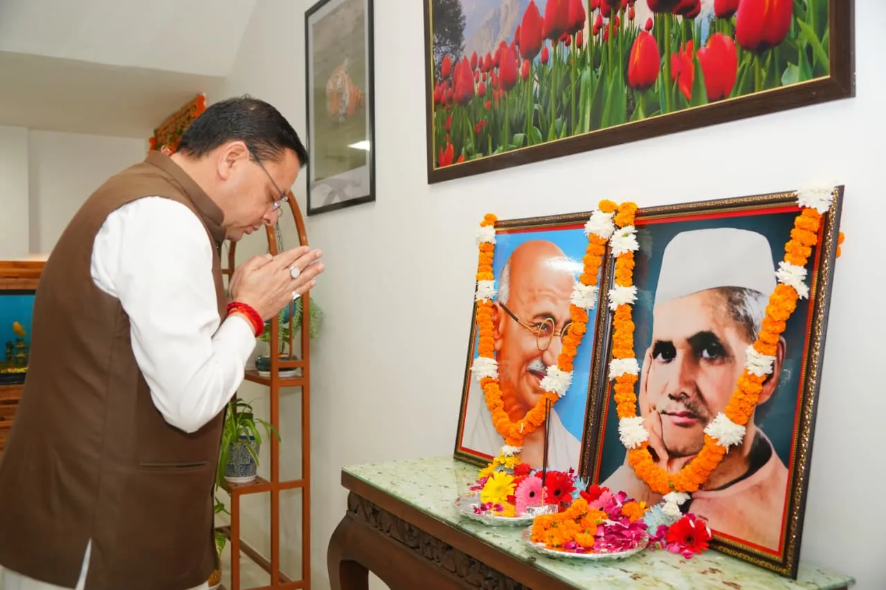 महात्मा गांधी एवं लाल बहादुर शास्त्री की जयंती पर मुख्यमंत्री ने किया भावपूर्ण स्मरण