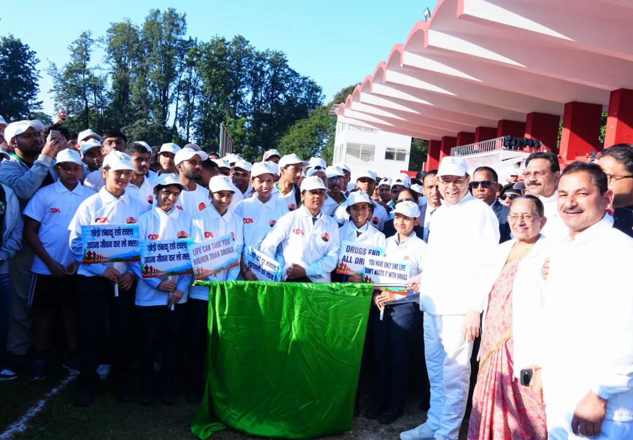 नशामुक्त उत्तराखंड के लिए युवाओं को आगे आने का आह्वान, सीएम धामी ने वॉकथॉन को दिखाई हरी झंडी