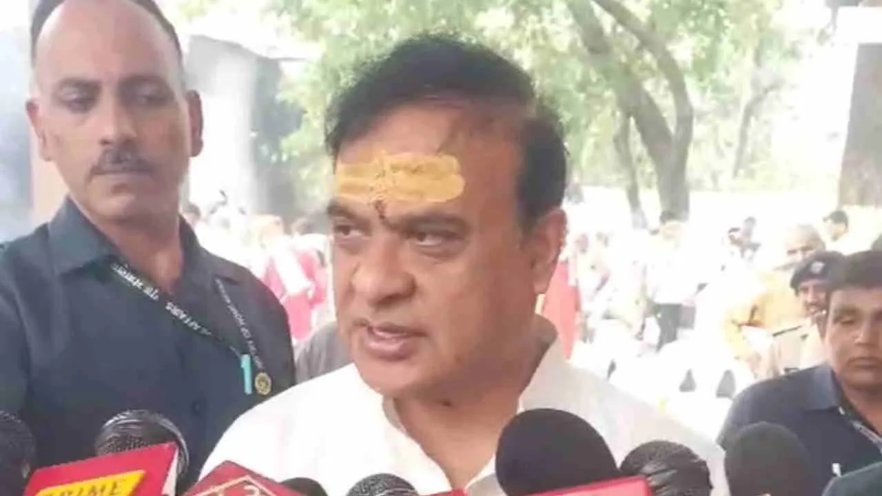 हरिद्वार : नारायणी शिला मंदिर में पूजा के बाद राहुल गांधी पर बरसे हिमंत बिस्वा सरमा, दिल्ली आंदोलन को बताया तमाशा